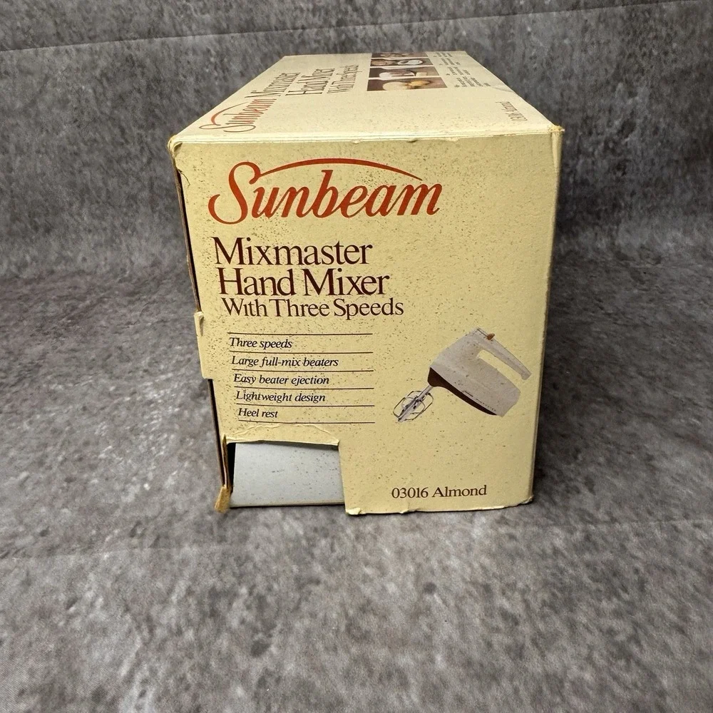 NOS Vintage 1983 Sunbeam Mixmaster Hand Mixer 3 Speeds Almond 03016